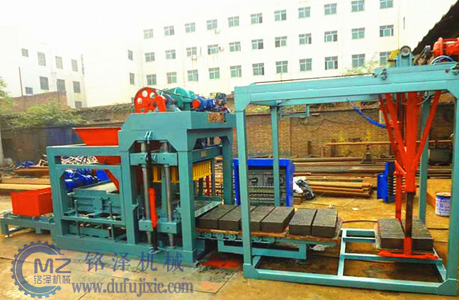 保溫砌塊磚機(jī)