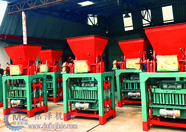 小型砌塊磚機(jī)