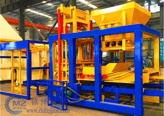 水泥砌塊成型機(jī)