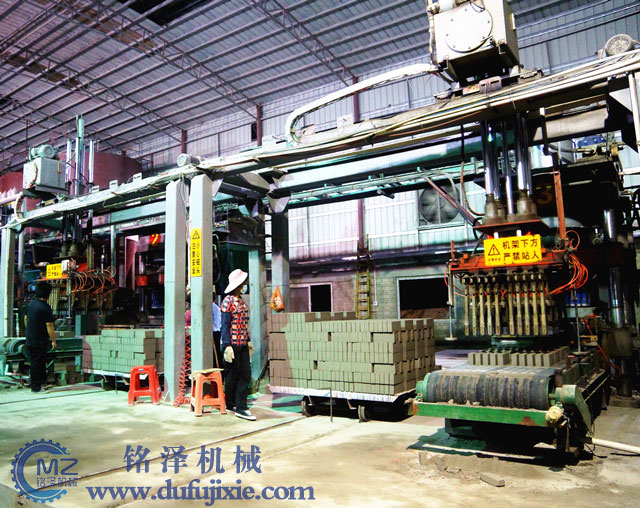 全自動液壓免燒磚機